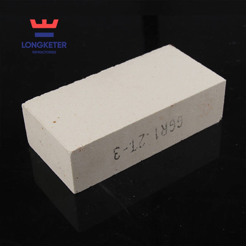 Light weight silica bricks